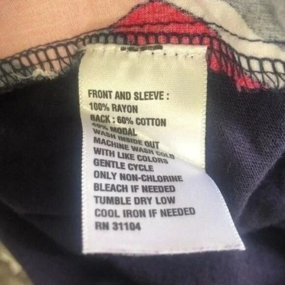 Crown & Ivy Geometric Diamond Print Long Sleeve Top Blouse - Picture 8 of 12